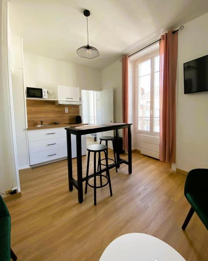 Au Coeur De Ville Laval  Room photo