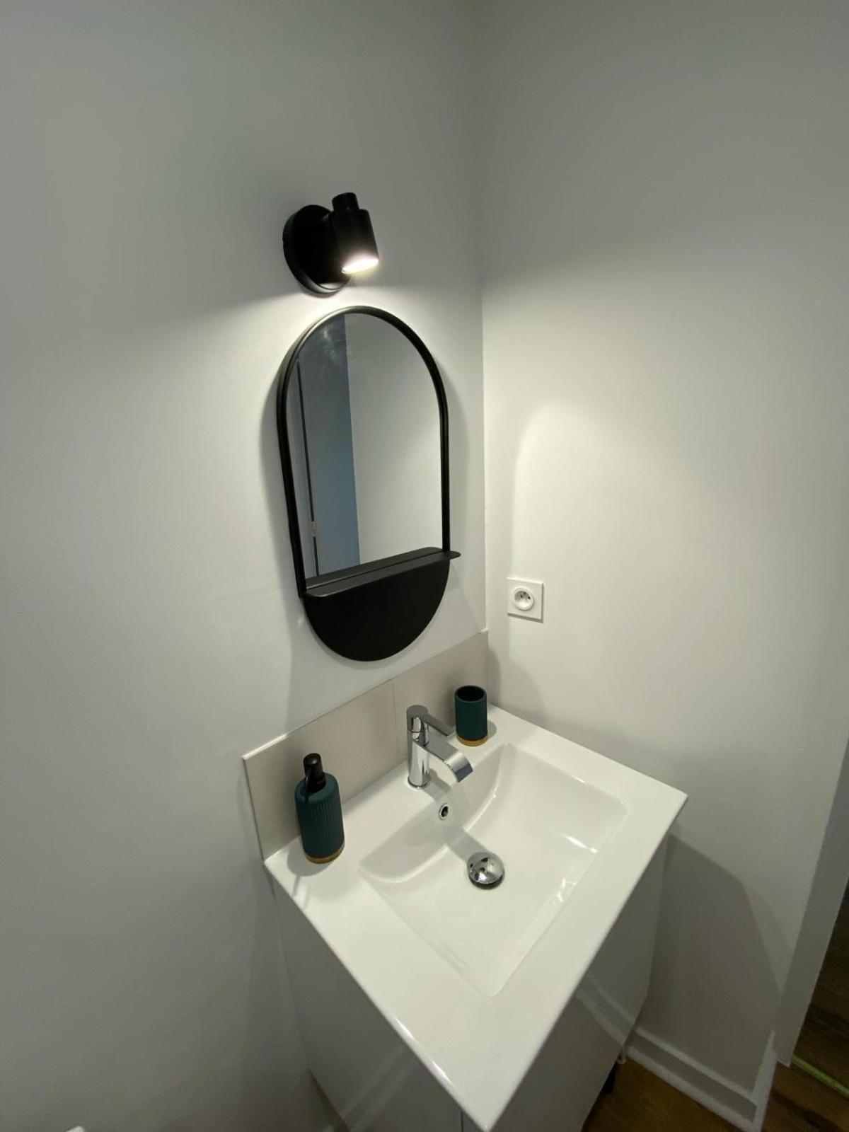 Au Coeur De Ville Laval  Room photo