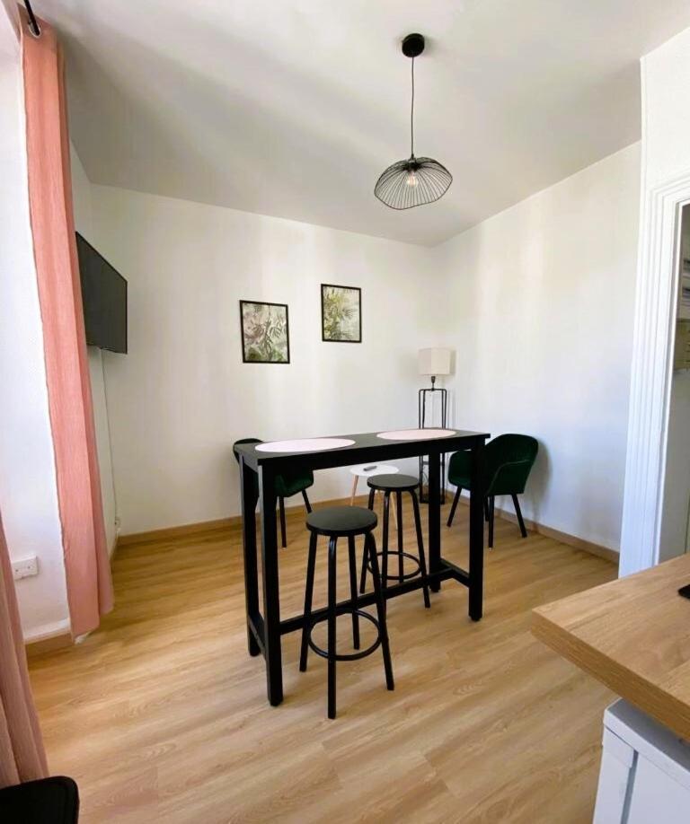 Au Coeur De Ville Laval  Room photo