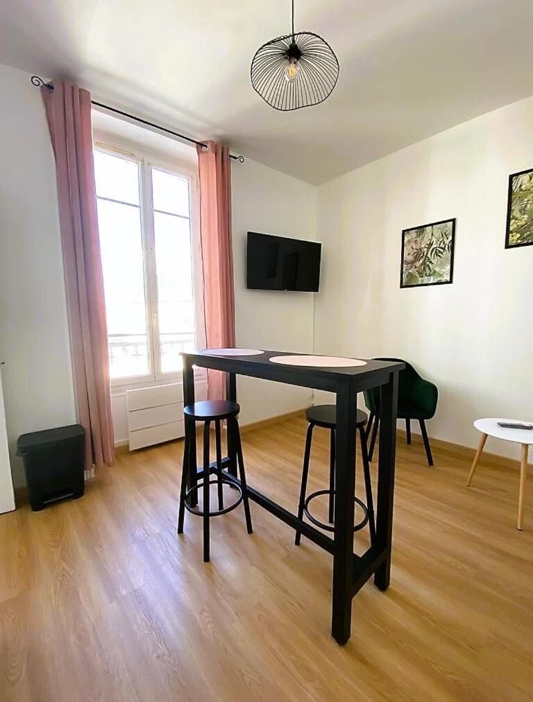 Au Coeur De Ville Laval  Room photo